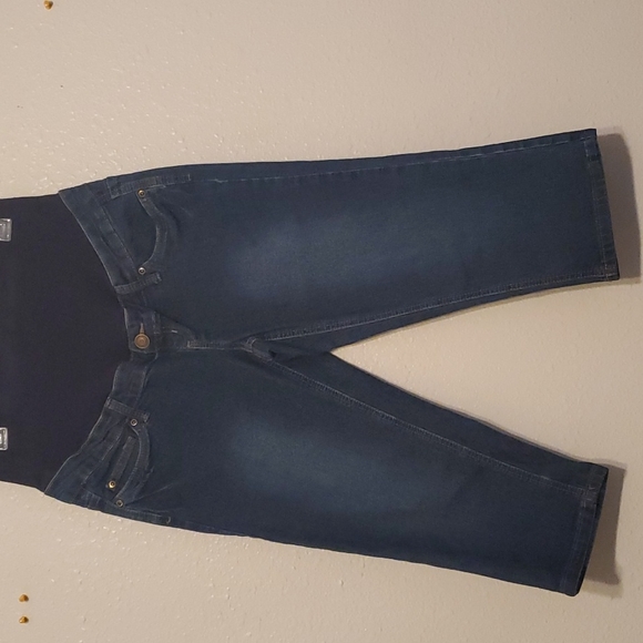 Hybrid & company Denim - Maternity jeans capri Hybrid Size M please see the size in the label.